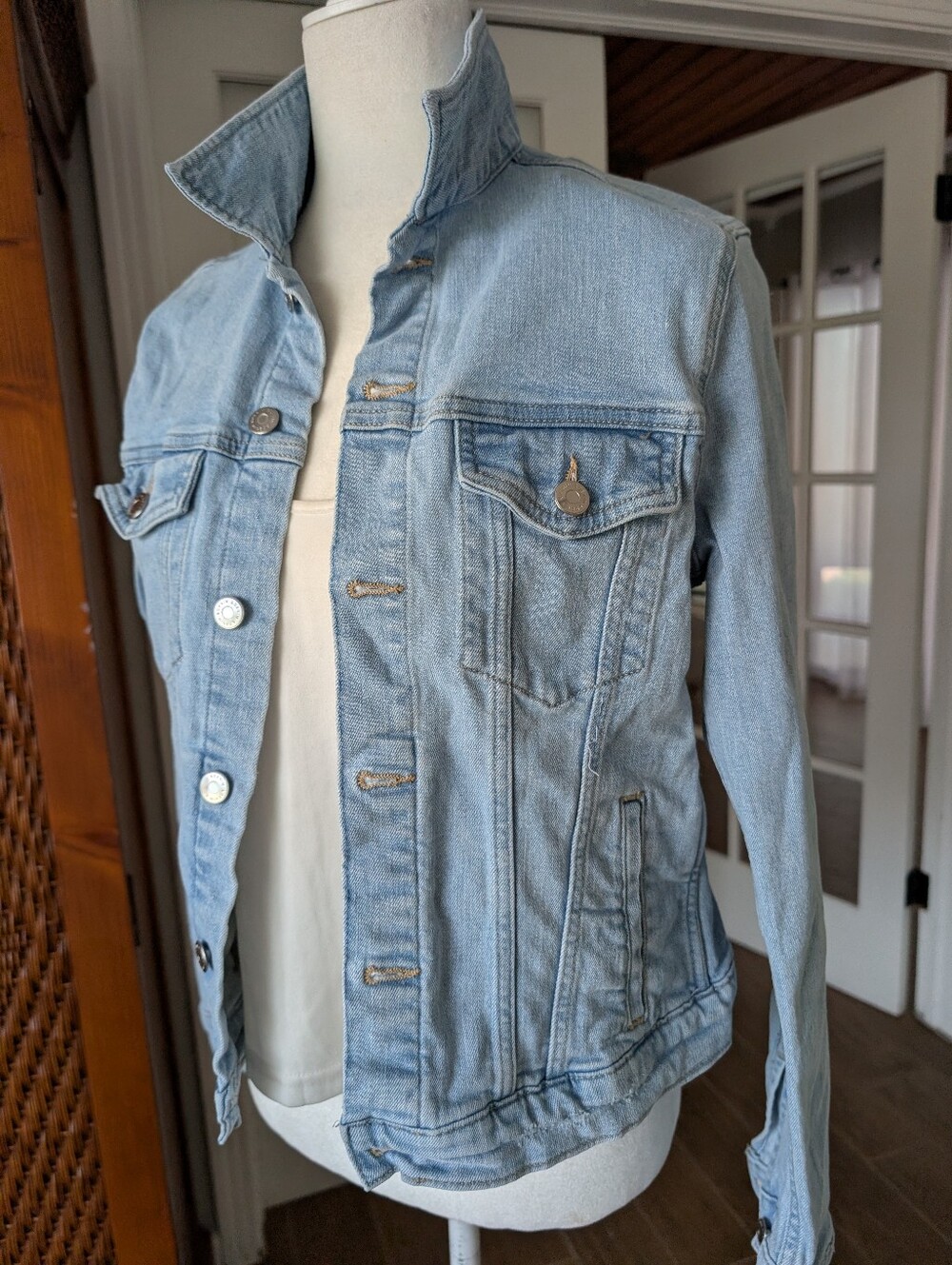 H&M Light Blue Women's Denim Jacket Medium - Picture 3 of 7